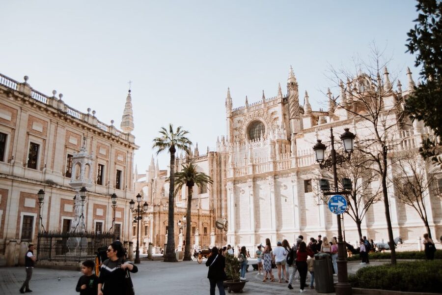 Seville Jewish Quarter walking tour: Santa Cruz District - Plaza de la Alianza and Plaza de Doña Elvira