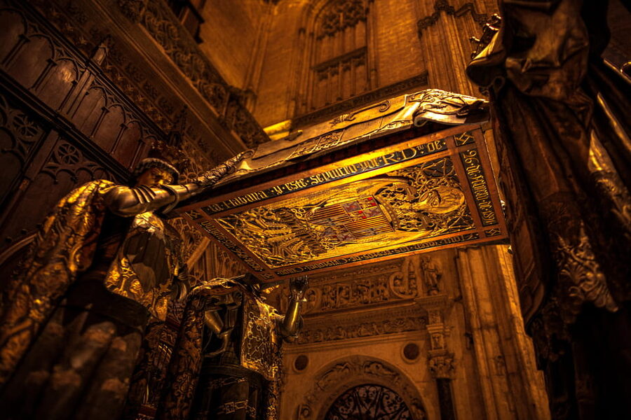 Seville: Priority Access Cathedral, Giralda & Alcázar Tour - How the guide affects the experience