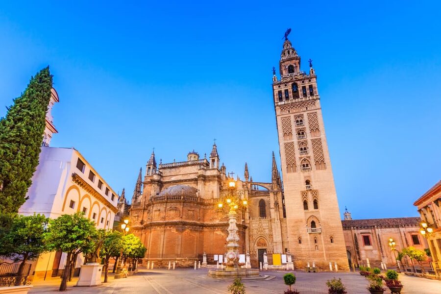 Seville: Priority Access Cathedral & Giralda Tour - Climbing the Giralda’s 35 ramps