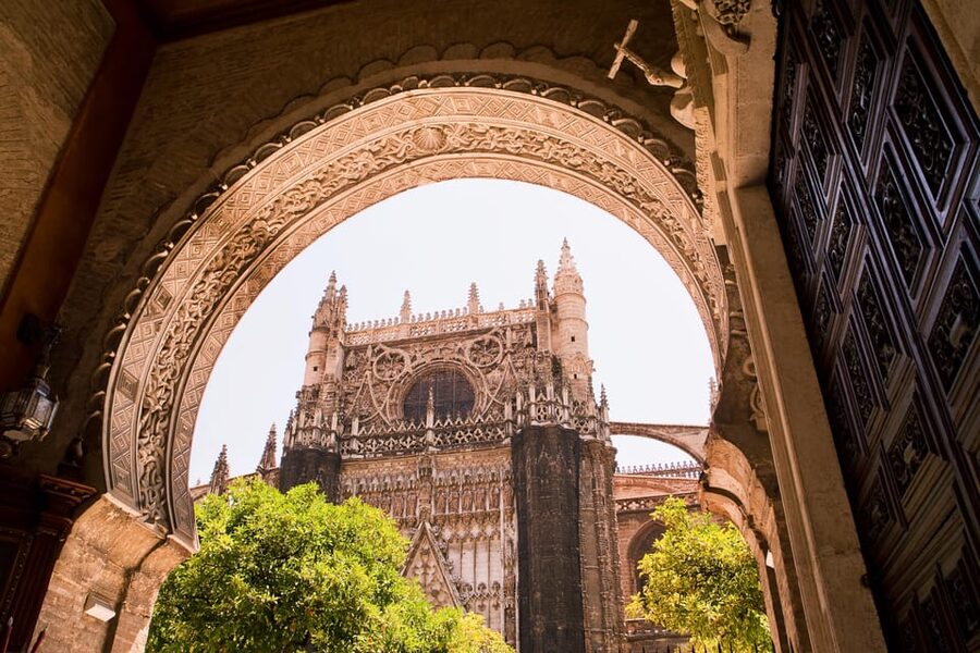 Seville: Priority Access Cathedral & Giralda Tour - Meeting point and practical preparation
