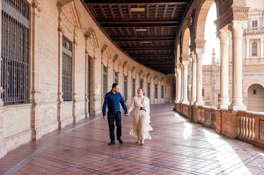 Seville: Professional Photoshoot at Plaza de España - Weather, crowds, and unexpected closures