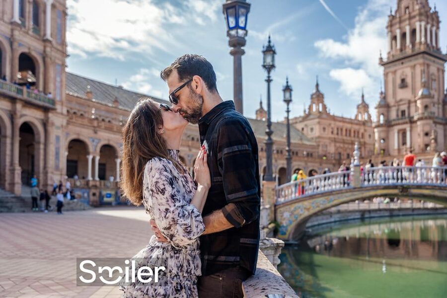 Seville: Professional Photoshoot at Plaza de España - Receiving and choosing your photographs