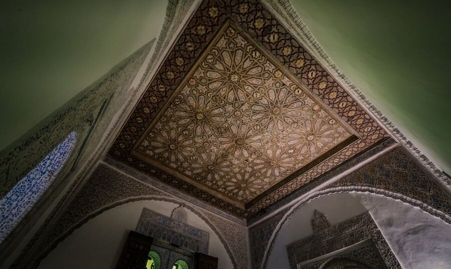 Seville: Royal Alcázar Skip-the-Line Tour by Local Experts - Meeting at the Fountain of Indias