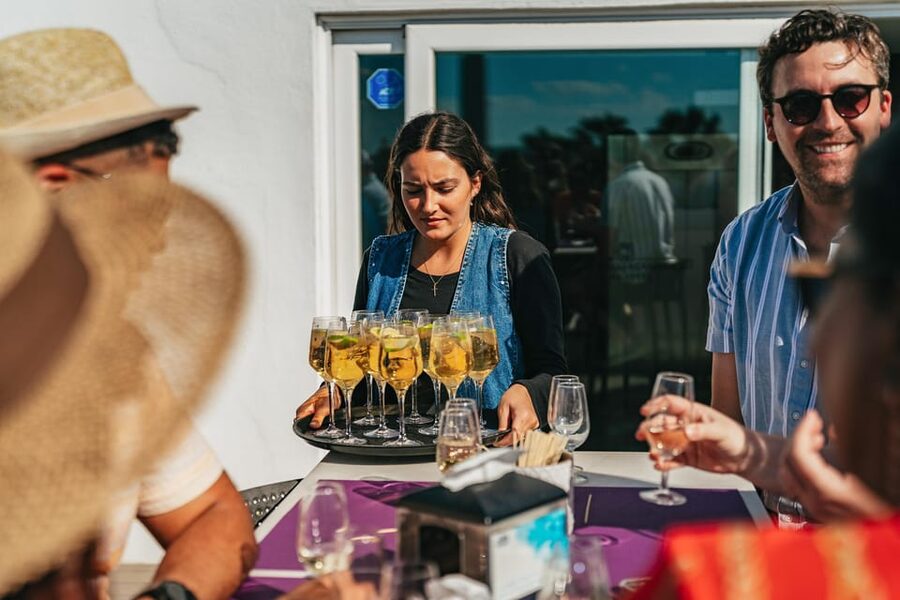 Seville: Sangria Tasting Experience - Hosts make the difference