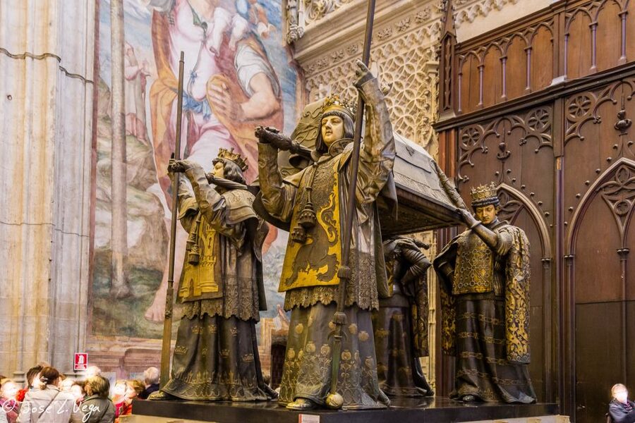 Seville: Small-Group Cathedral and Giralda Tour with Tickets - Key points at a glance
