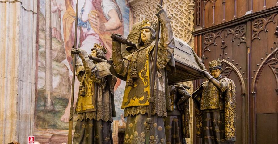 Seville: Small-Group Cathedral and Giralda Tour with Tickets - Why Seville Cathedral needs a guide