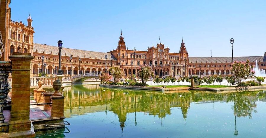 Seville: Small-Group City Highlights Walking Tour - Seville Cathedral and the Giralda