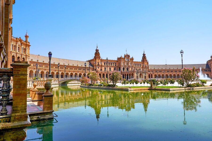 Seville: Small-Group City Highlights Walking Tour - What the guides add