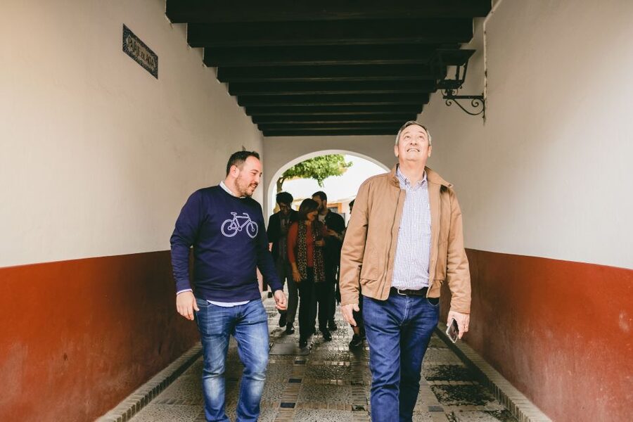 Seville: Small-Group Jewish Quarter Discovery Walking Tour - Callejón del Agua and the quiet lanes