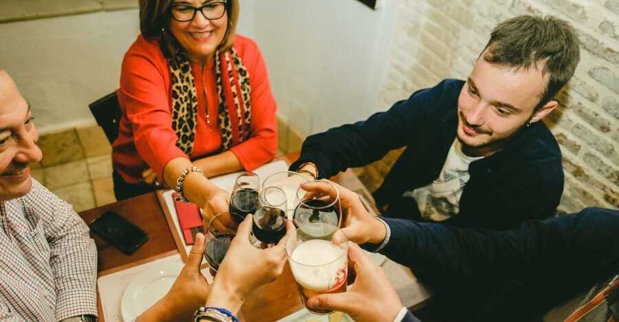 Seville: Small Group Jewish Quarter Tour with Tapas & Drinks - Murillo Gardens and the Santa Cruz quarter