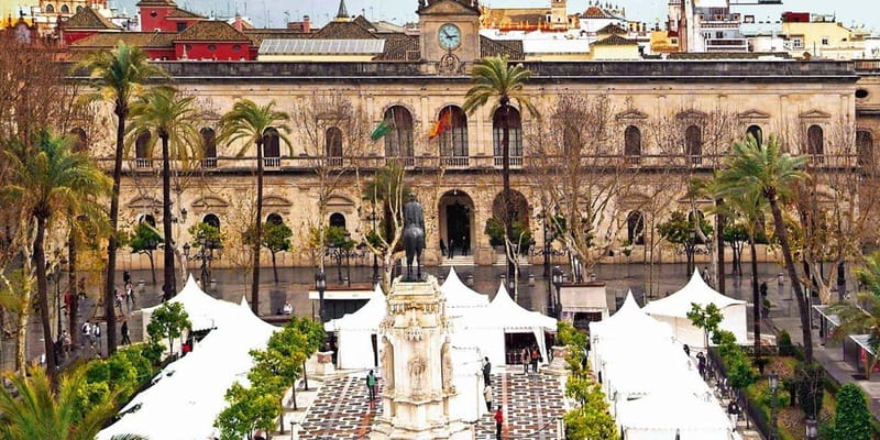 Seville: Sunset Roof Top Walking Tour - La Giralda and the Cathedral from the outside