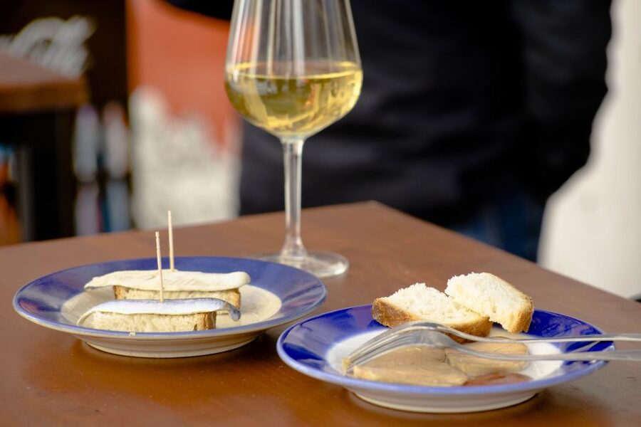 Seville: Tapas Crawl - Starting with tapas at Plaza Padre Jerónimo de Córdoba