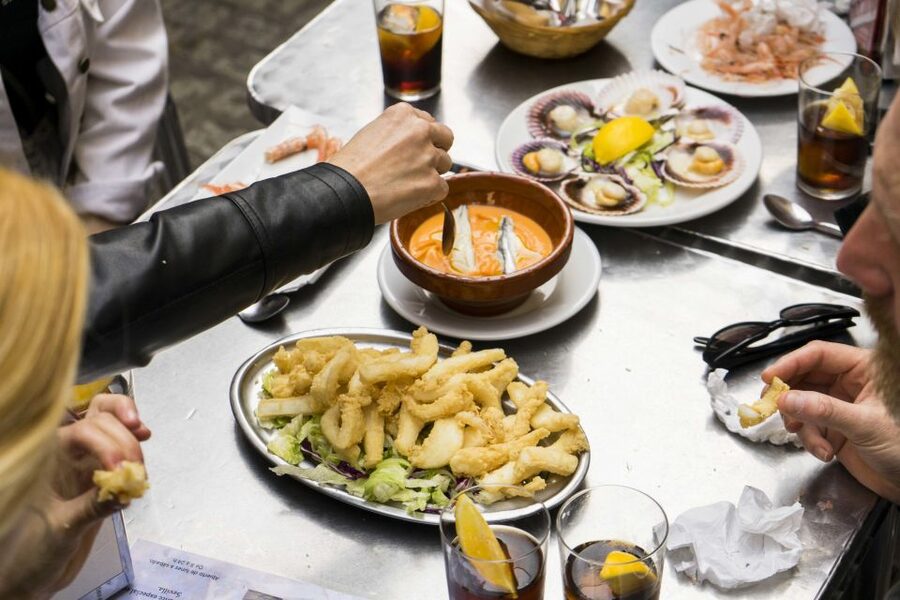 Seville: Tapas Crawl - Second stop: beer, wine, and another 35 minutes of food
