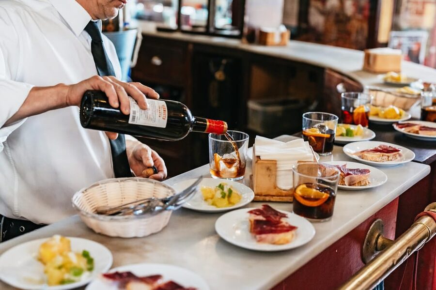 Seville: Tapas, Taverns and History Guided Walking Tour - Key points at a glance