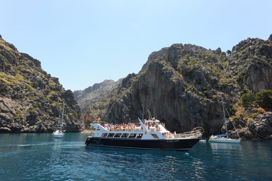Sóller: Boat Trip to Sa Calobra and Torrent de Pareis - Port de Sóller: starting the day by the water