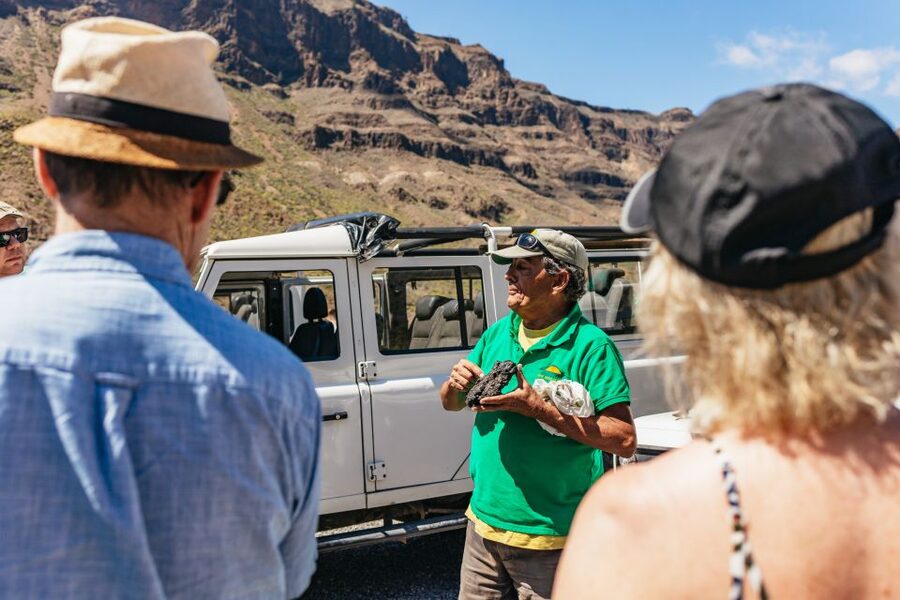 South Gran Canaria: Off-Road Valleys & Villages Jeep Tour - Tirajana: coffee, church and a proper pause