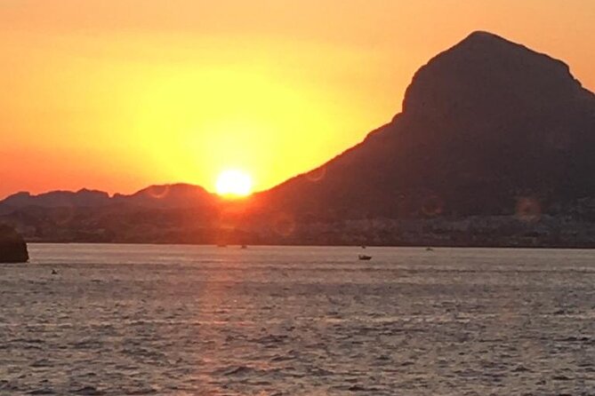 Sunset in Dénia from the Catamaran Mundo Marino - How to get the most from your evening
