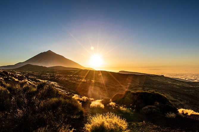 Teide by Night: Sunset & Stargazing with Telescopes Experience - Sunset over a sea of clouds