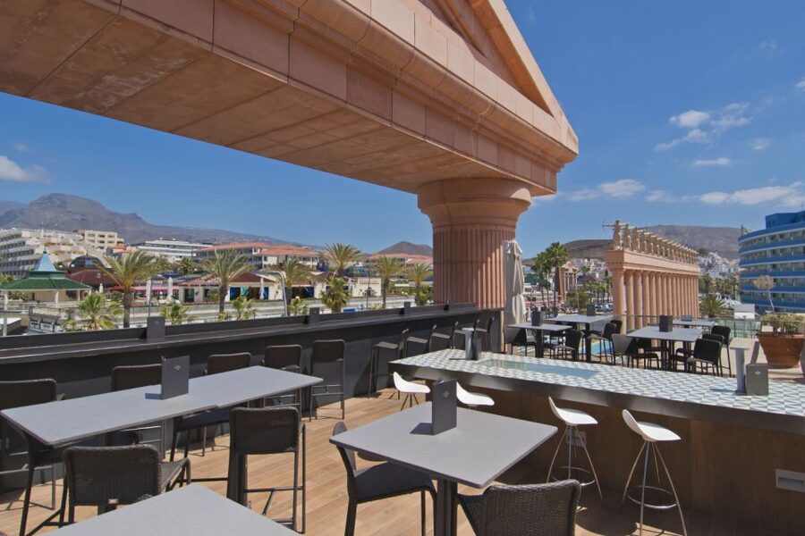 Tenerife: Hard Rock Cafe Set Menu Lunch or Dinner & Drink - Who will enjoy this meal most?