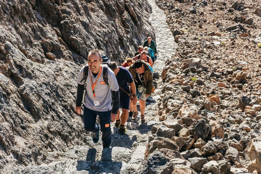 Tenerife: Mount Teide Summit Hiking Adventure with Cable Car - The guide makes the difference