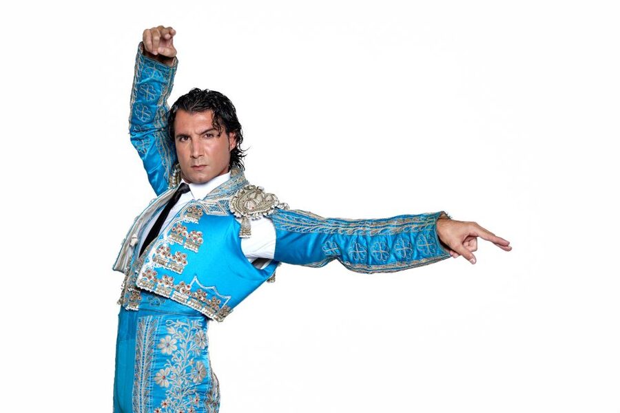 Tenerife : Olé Flamenco Show by Fran Chafino Ticket - Costumes and lighting do real work