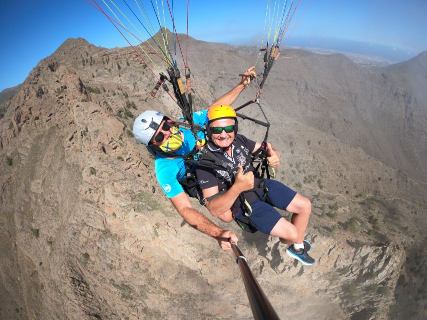 Tenerife: Paragliding with National Champion Paraglider - Who will enjoy this most