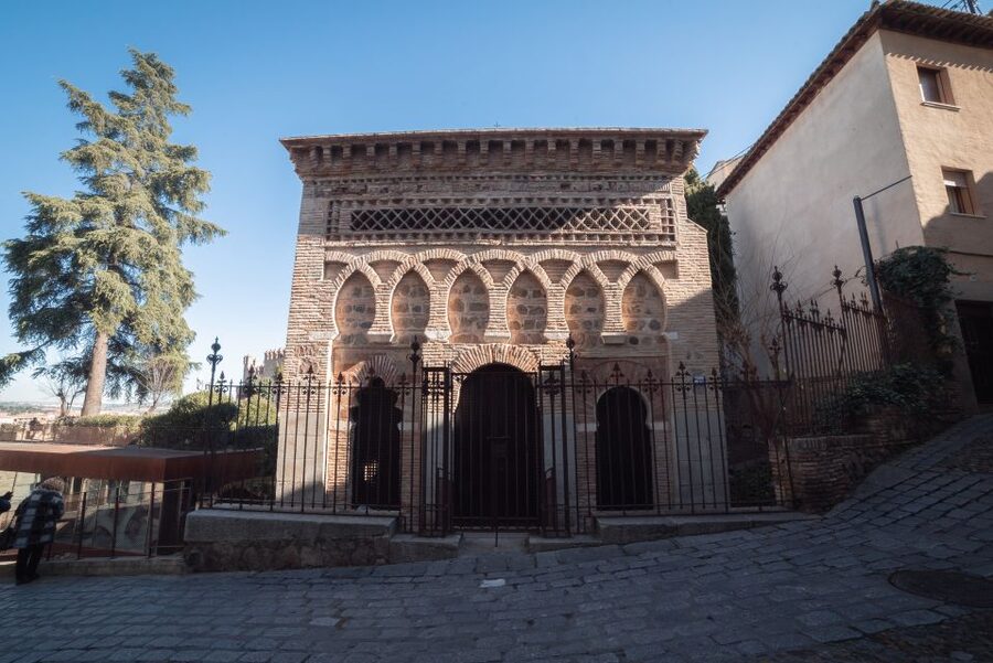 Toledo: Guided Monument Walking Tour with Wristband Pass - Santa María la Blanca in the Jewish Quarter