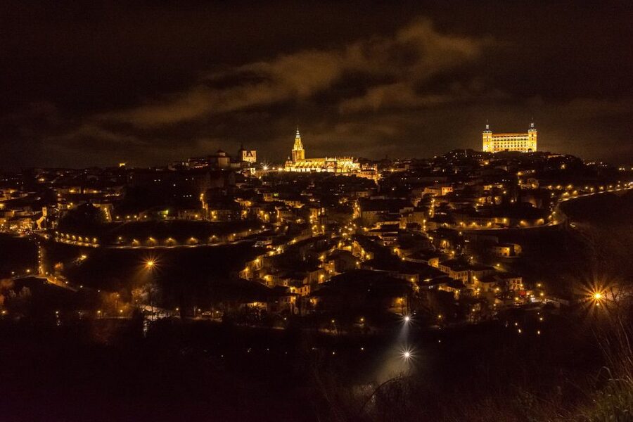 Toledo: Una Mágica noche Toledana - Convents, crosses, and the sound of the night
