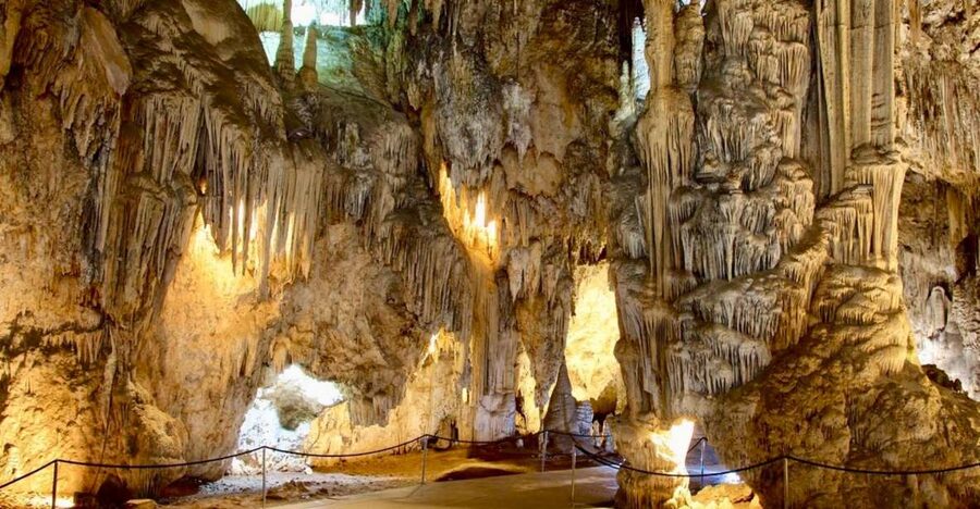 Torremolinos/Benalmadena: Nerja Caves Tour with Frigiliana - Why this route works so well