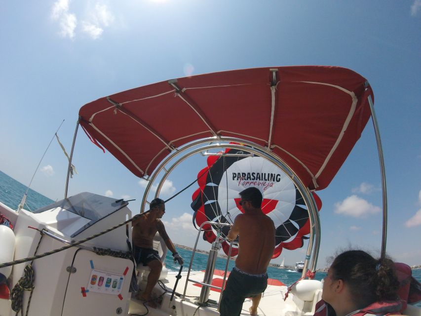 Torrevieja: parasailing experience - Flying alone or sharing the parachute