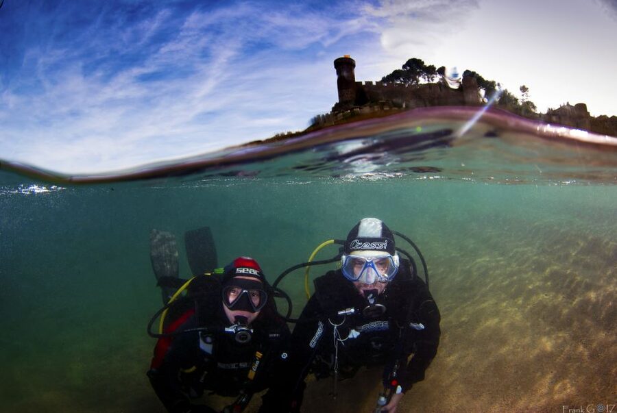 Tossa de Mar: PADI Discovery Scuba Diving in Costa Brava - Your first underwater breaths at Mar Menuda Beach