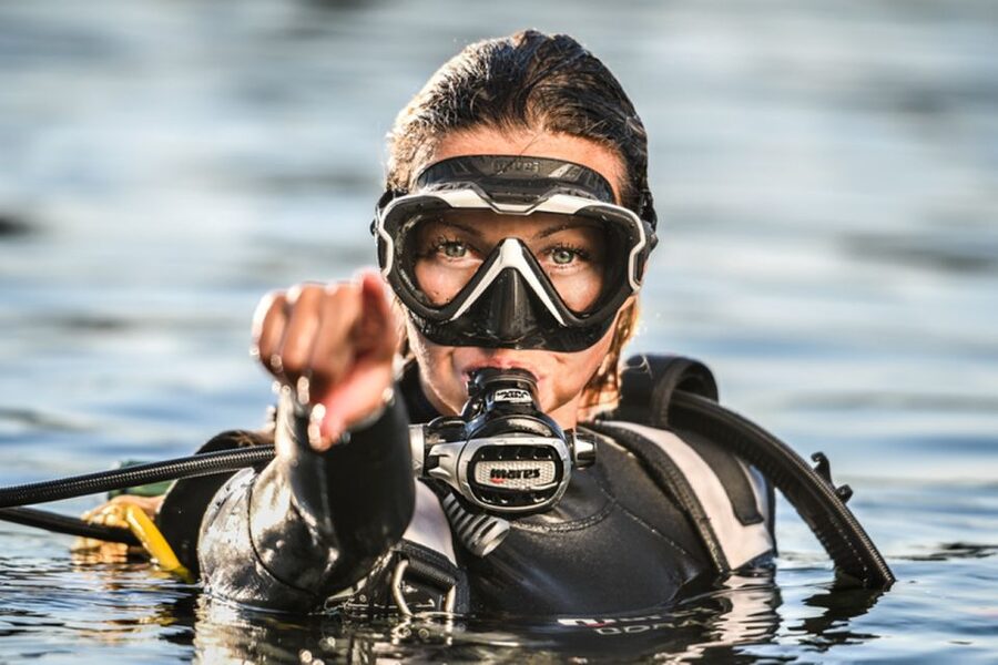 Tossa de Mar: Scuba Diving Experience for Beginners - Getting fitted with the equipment