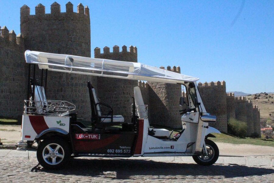 Tour Guiado En Tuk Tuk Recorre Avila De La Forma Mas Comoda - The Torreón de los Guzmanes and Avila’s civic story