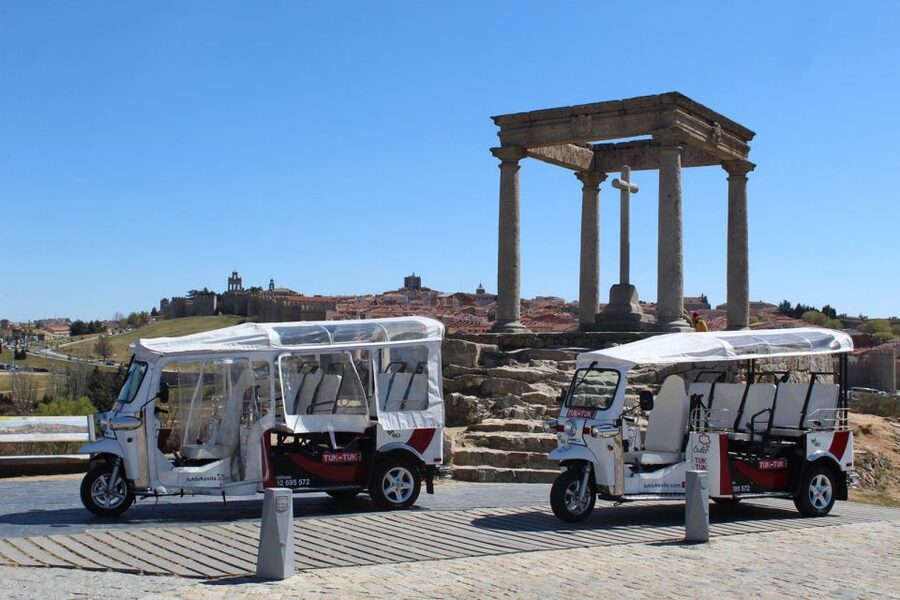 Tour Guiado En Tuk Tuk Recorre Avila De La Forma Mas Comoda - Audio commentary with a real driver