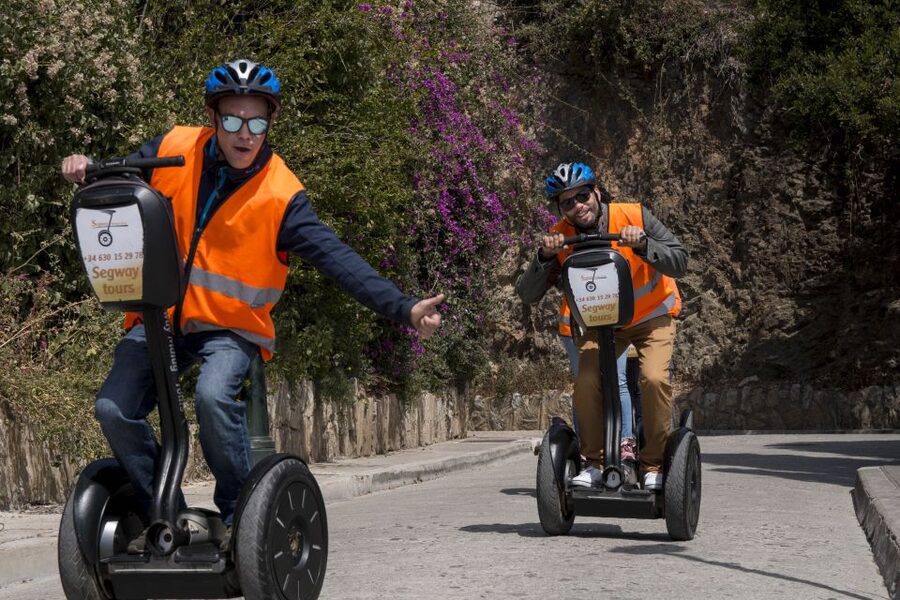 Tour to Gibralfaro - Through Málaga’s park and past the civic center