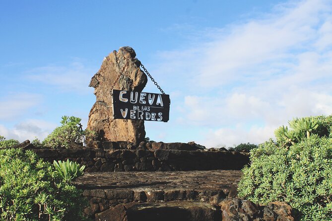 Tour to Timanfaya, Jameos del Agua, Cueva de los Verdes and viewpoint from the cliff - Mirador de Guinate and the green valley of Haría