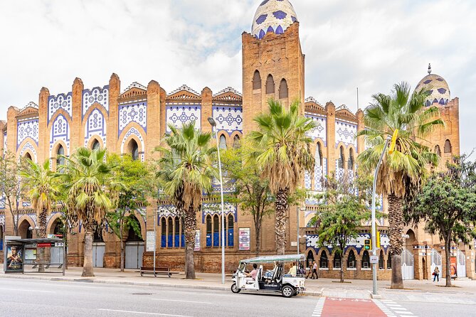 Tour Welcome Barcelona with Local Guide in Eco Tuk Tuk Private - Choosing between one, two, three, and four hours