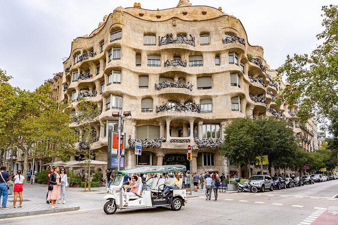 Tour Welcome Barcelona with Local Guide in Eco Tuk Tuk Private - Guide quality and the personal touch