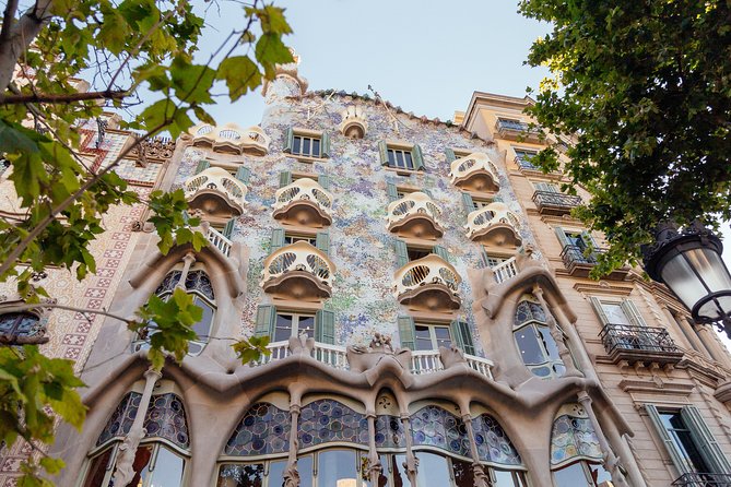 Treasures of Barcelona: Private Gaudi Walking Tour - What the private guide adds