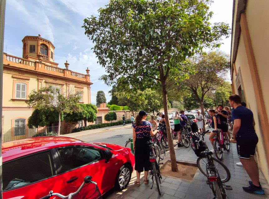 Valencia: City Highlights Guided Bike Tour - Guide quality and language choices