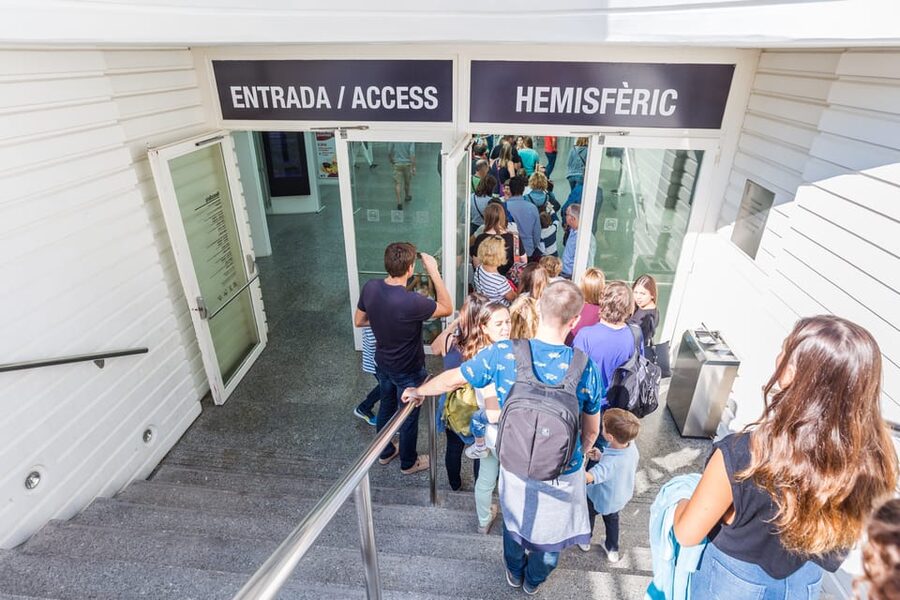 Valencia: City of Arts and Science 3D Movie at Hemisfèric - Why the Hemisfèric building is part of the experience