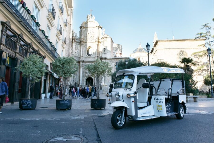 Valencia: Complete Tuk-Tuk Tour Around the City - Malvarrosa beach and the Mediterranean edge