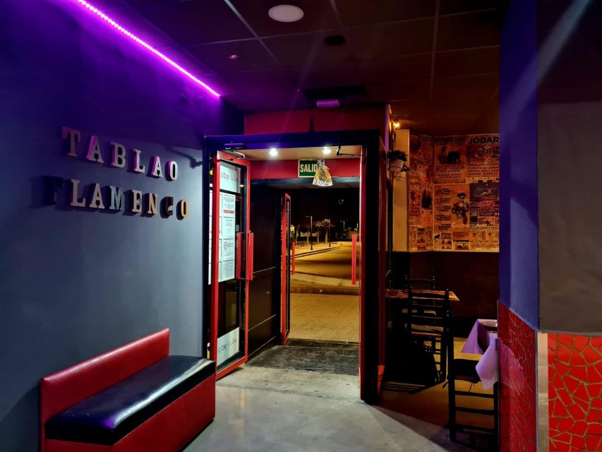 Valencia: Flamenco at Toro y La Luna with optional Dinner - Why this tablao feels different from a large theater