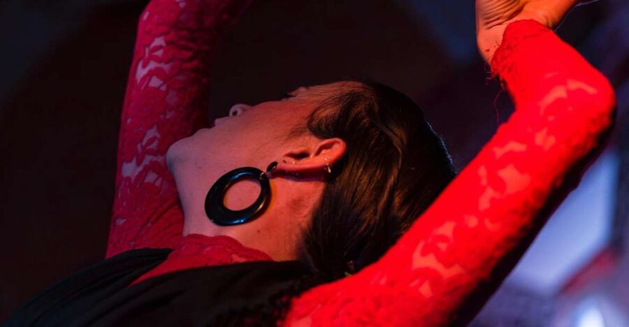 Valencia: Flamenco at Toro y La Luna with optional Dinner - Arriving in a quiet plaza