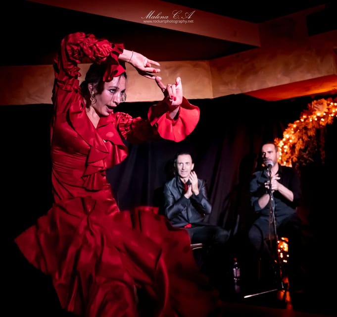Valencia: Flamenco Show at Tablao La Reina - The Singer, Guitarist, and Dancers
