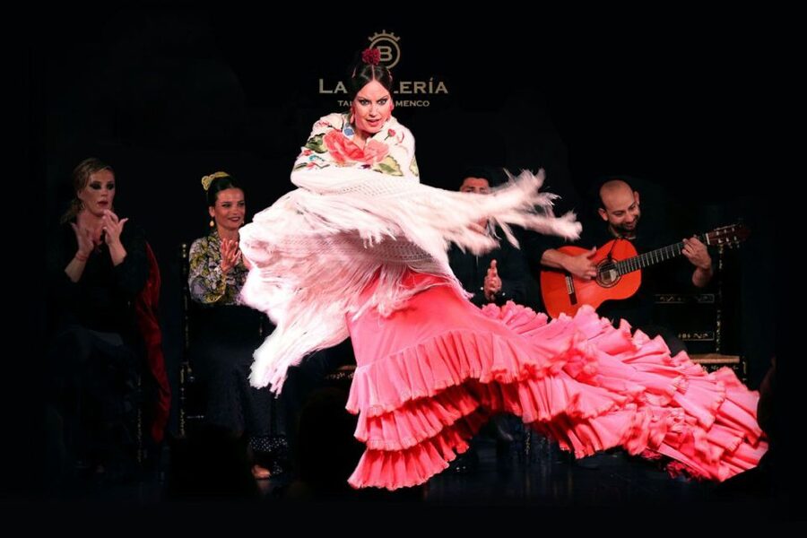 Valencia: Flamenco Show with Dinner at La Bulería - Key points to know before booking