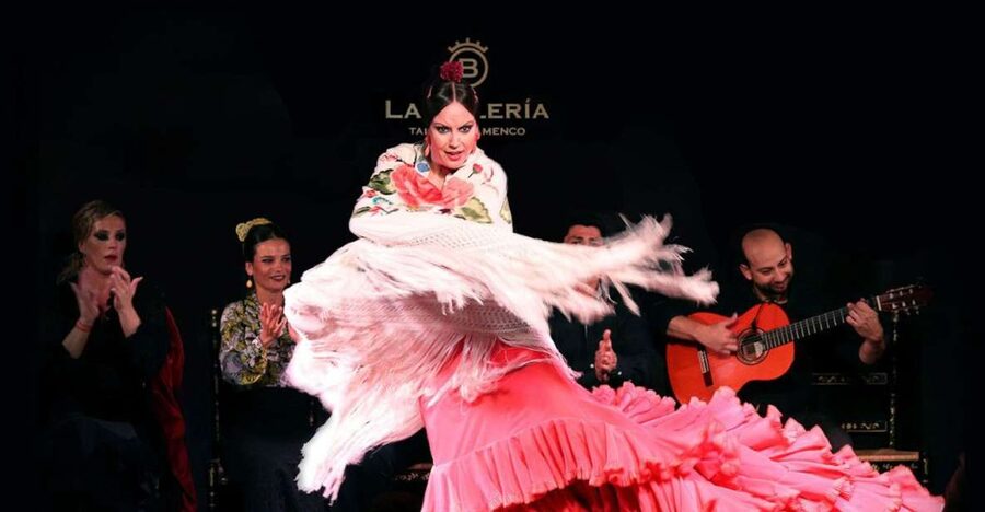 Valencia: Flamenco Show with Dinner at La Bulería - Arriving at Carrer del Bisbe Jaume Pérez 24
