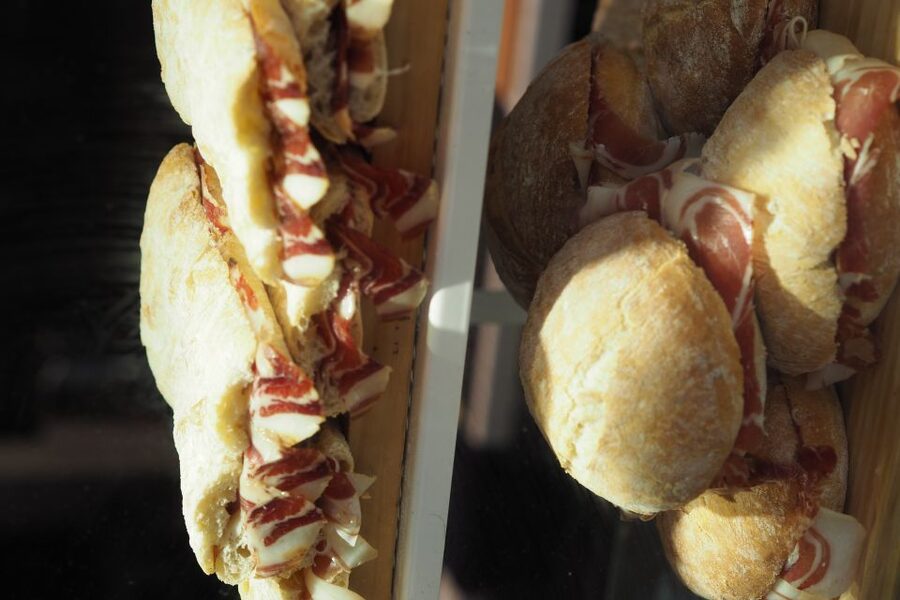 Valencia: Morning Food Tour with Central Market Visit - First tastes and Valencia’s two-breakfast habit