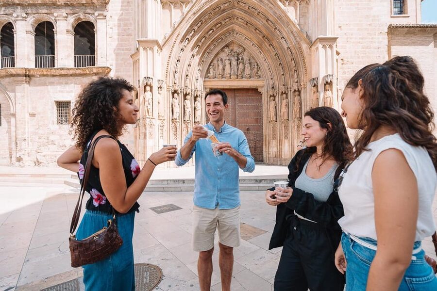 Valencia: Morning Food Tour with Central Market Visit - The local bar and the full esmorzaret