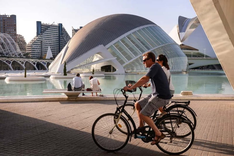 Valencia: Oceanogràfic, Hemisfèric & Science Museum Combo - Outdoor birds and the freshwater lake